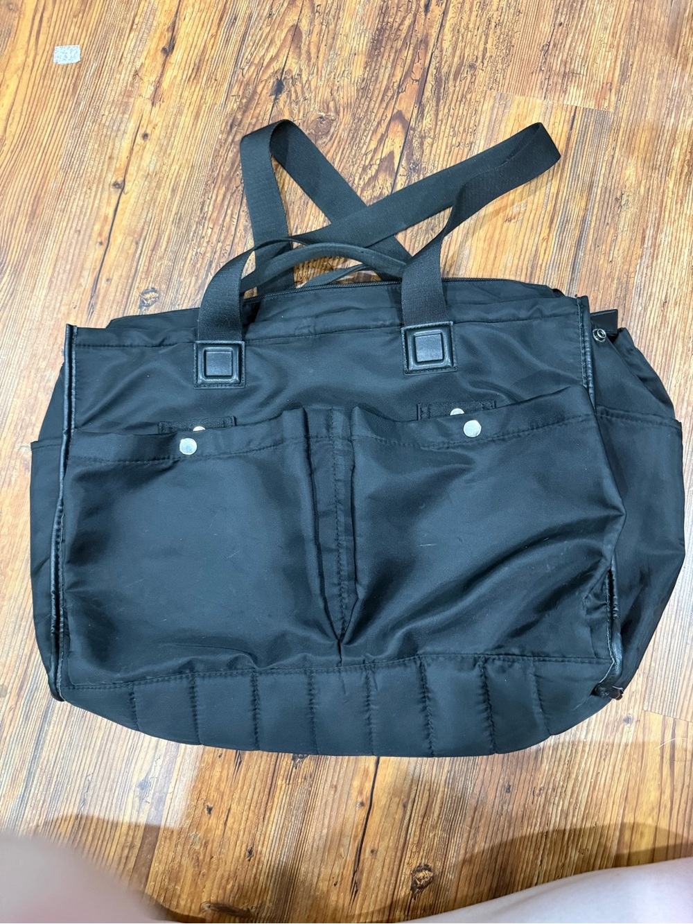 Large 29L tote bag with 12 pockets